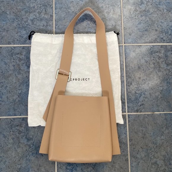 COPY - Lecc Project ARC Small Bucket bag - Picture 2 of 7